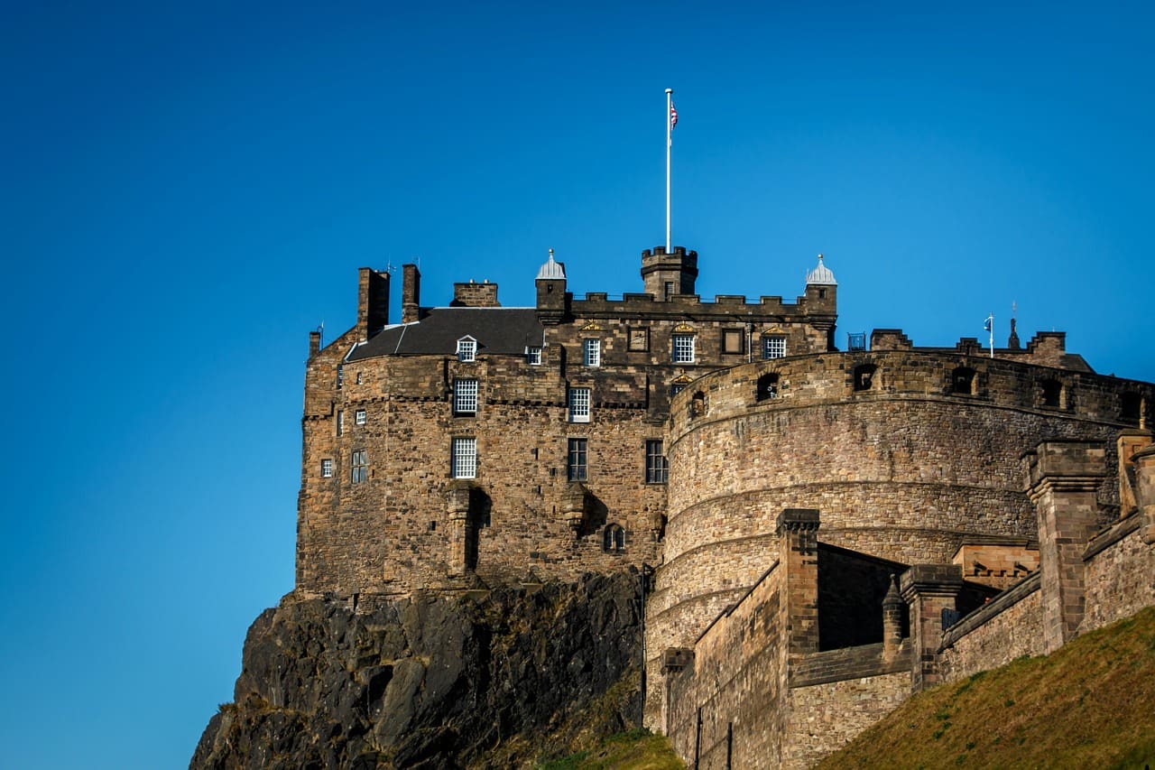 Cheap flights to edinburgh Cheap flights to Scotland